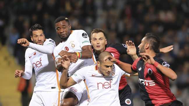 Galatasaray%E2%80%99da+kriz%21;+Kredisi+bitti+g%C3%B6nderiliyor...