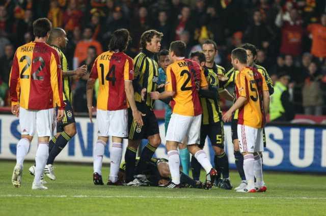 %C4%B0%C5%9Fte+en+unutulmaz+Fenerbah%C3%A7e-Galatasaray+derbileri