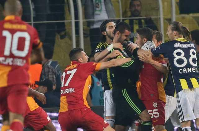 %C4%B0%C5%9Fte+en+unutulmaz+Fenerbah%C3%A7e-Galatasaray+derbileri