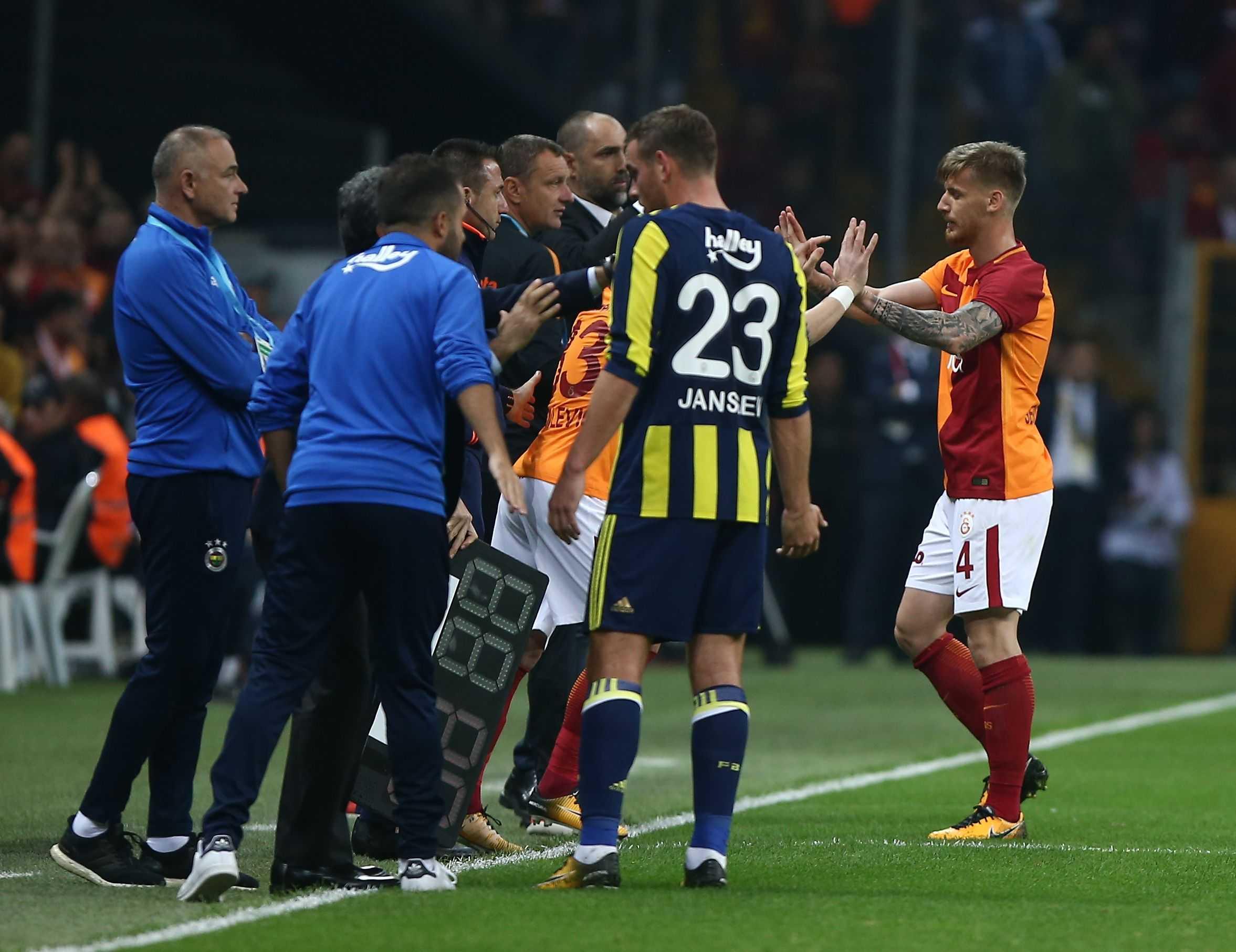 Galatasaray+-+Fenerbah%C3%A7e+derbisinden+g%C3%B6r%C3%BCnt%C3%BCler