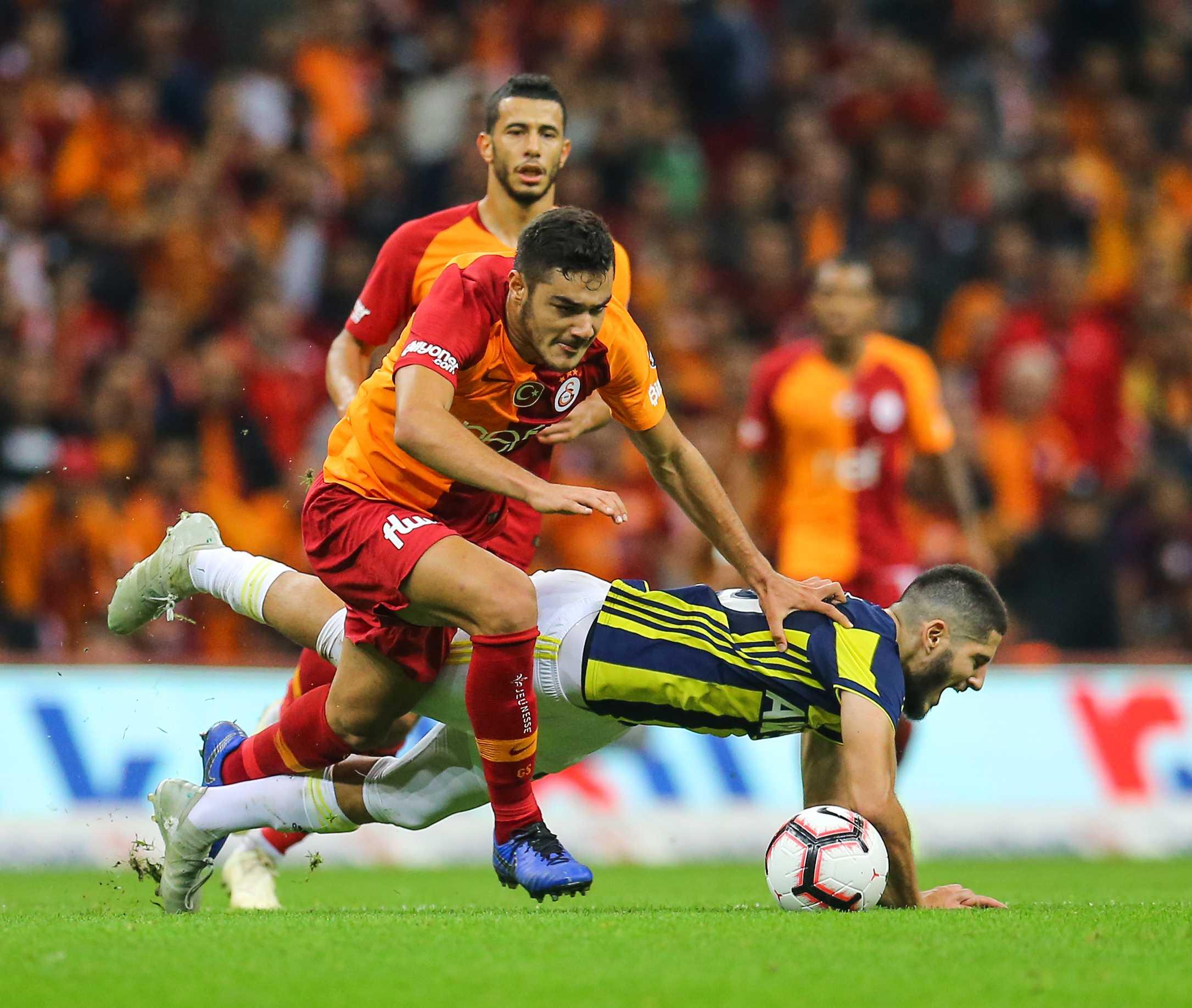 %C4%B0%C5%9Fte+Galatasaray+-+Fenerbah%C3%A7e+derbisinden+kareler