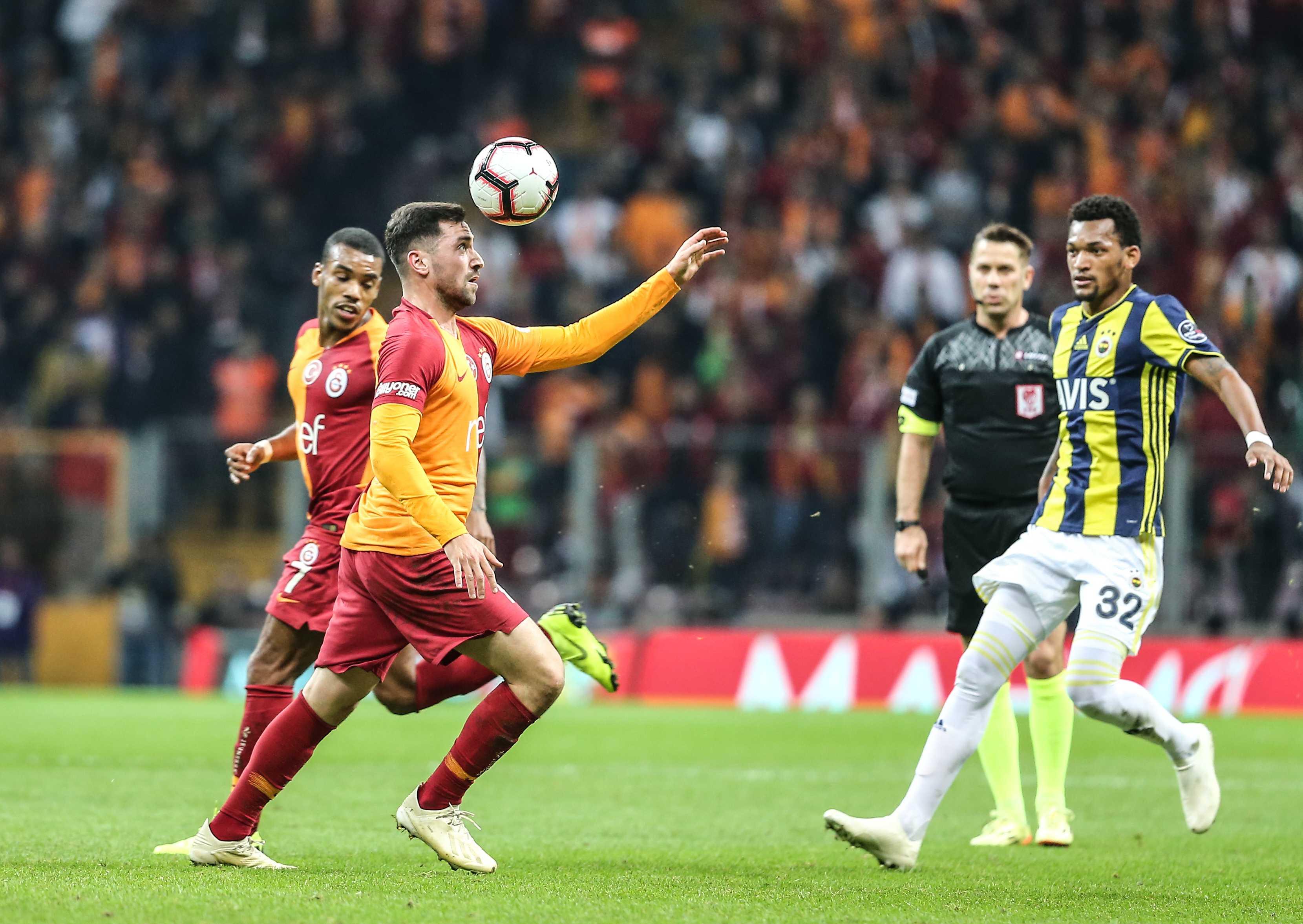 %C4%B0%C5%9Fte+Galatasaray+-+Fenerbah%C3%A7e+derbisinden+kareler