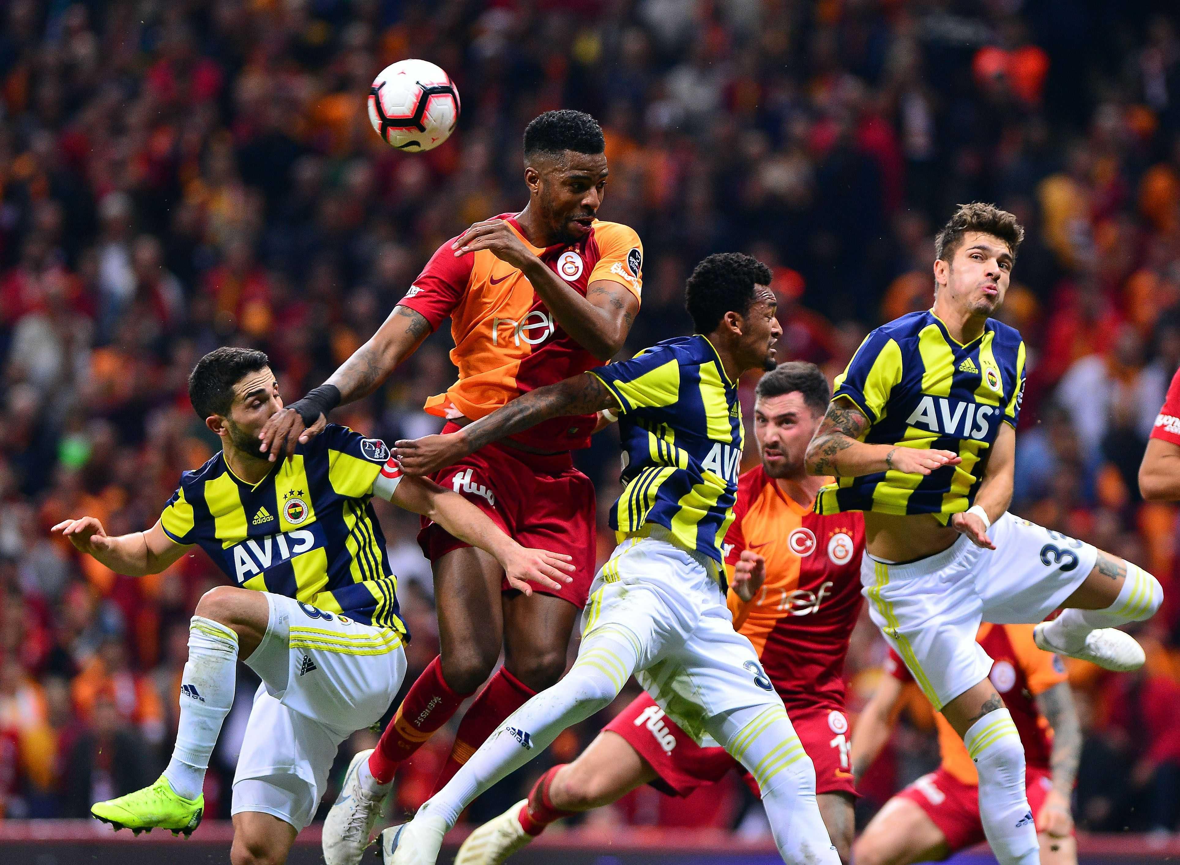 %C4%B0%C5%9Fte+Galatasaray+-+Fenerbah%C3%A7e+derbisinden+kareler