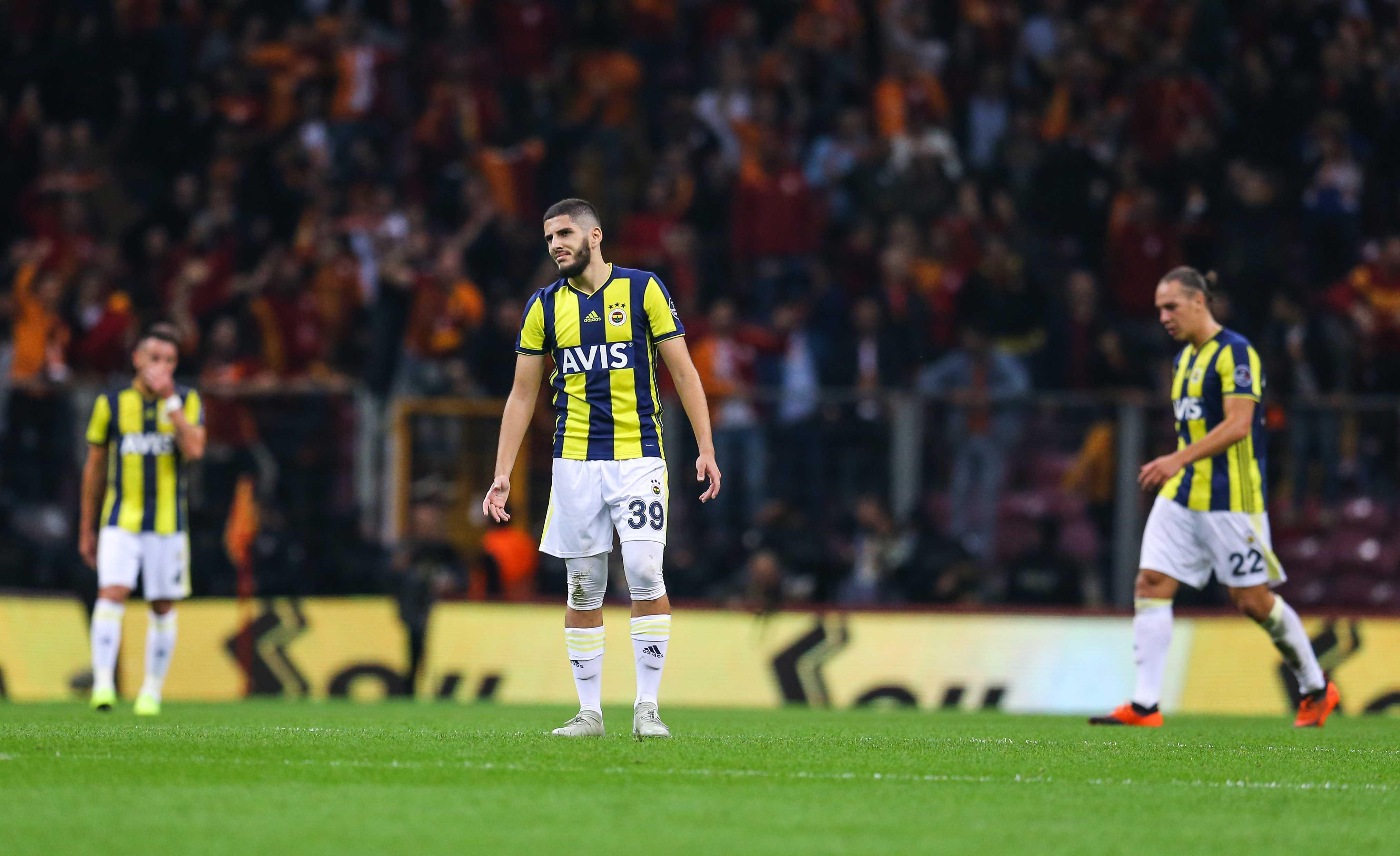 %C4%B0%C5%9Fte+Galatasaray+-+Fenerbah%C3%A7e+derbisinden+kareler