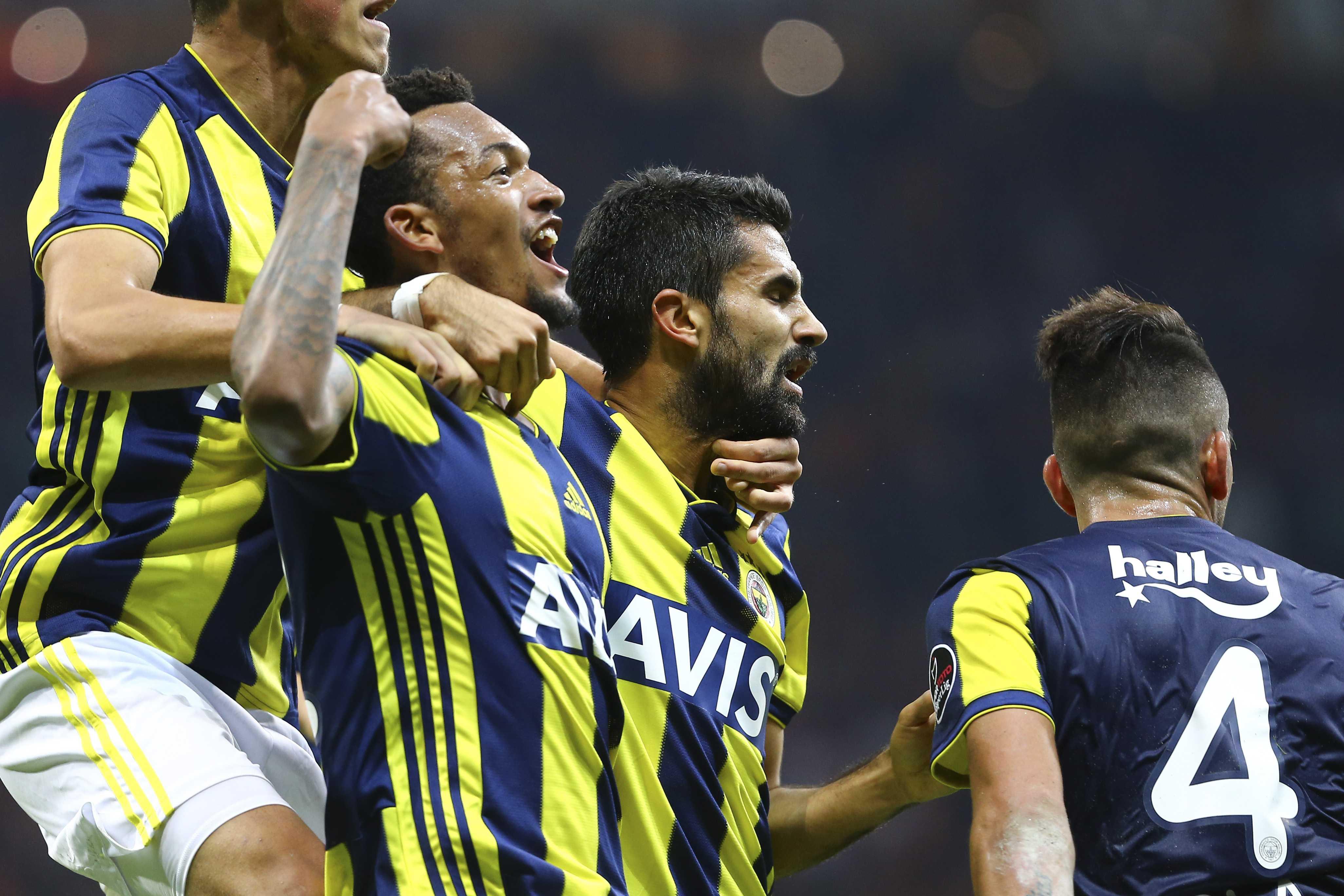 %C4%B0%C5%9Fte+Galatasaray+-+Fenerbah%C3%A7e+derbisinden+kareler