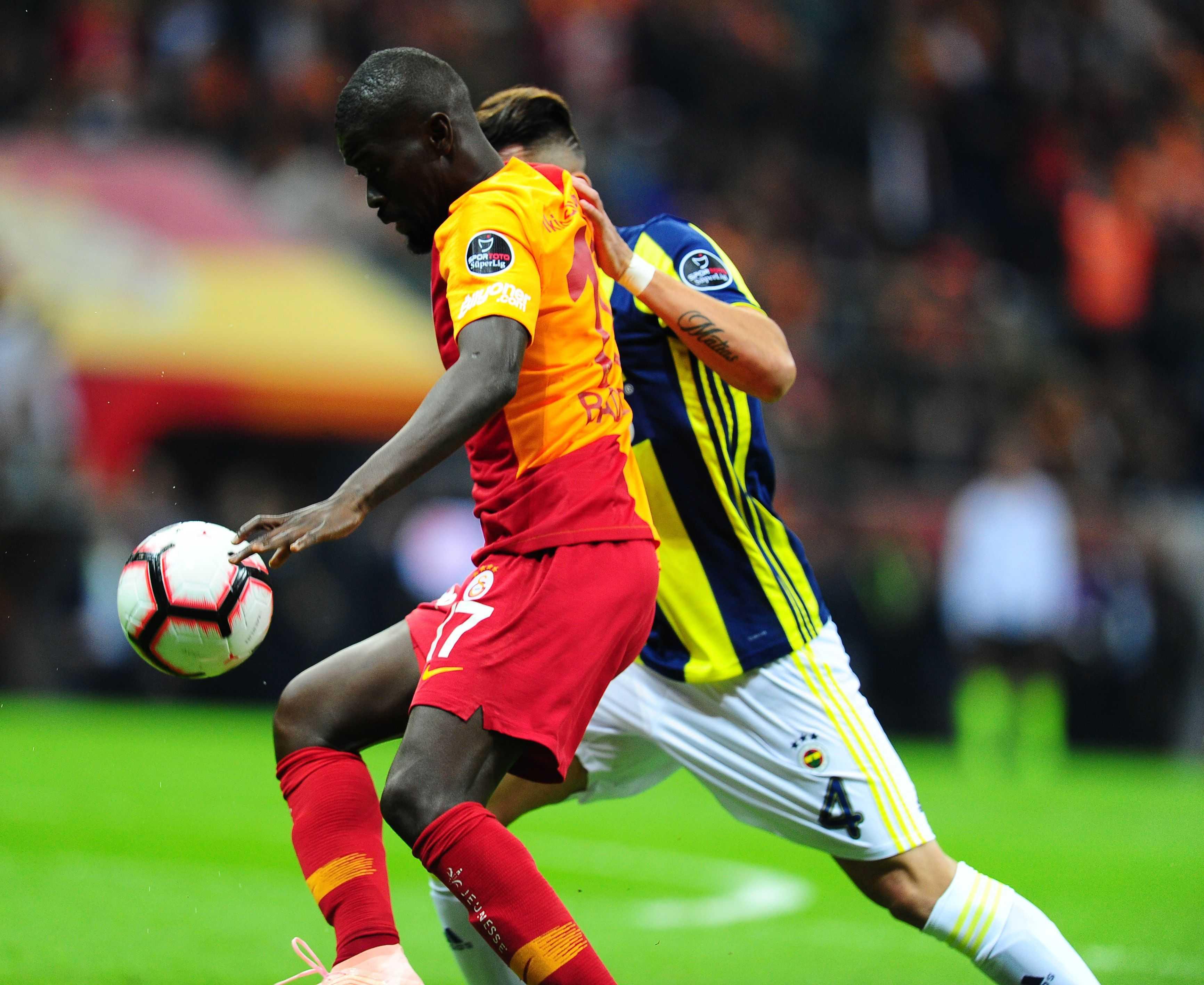 %C4%B0%C5%9Fte+Galatasaray+-+Fenerbah%C3%A7e+derbisinden+kareler