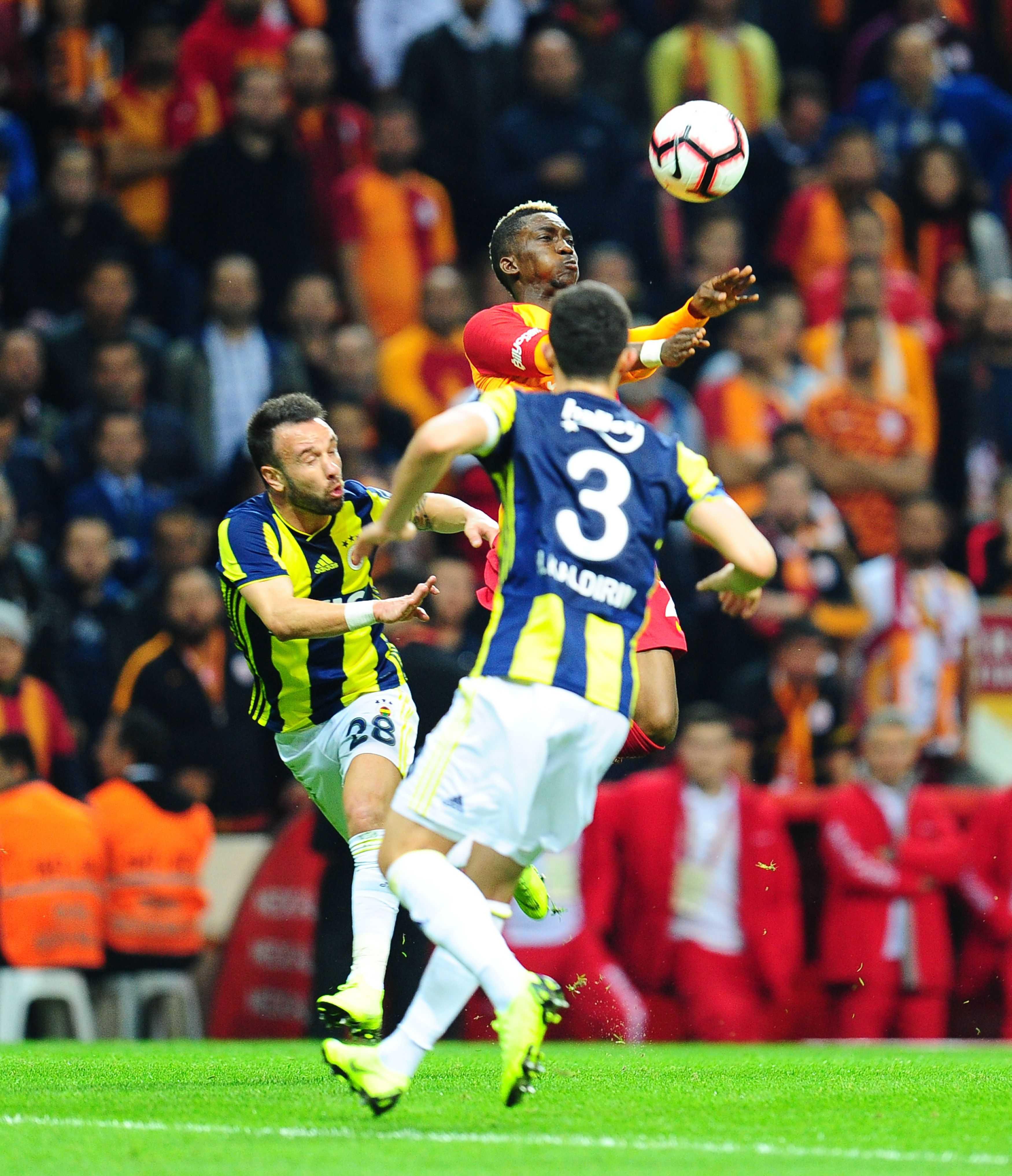 %C4%B0%C5%9Fte+Galatasaray+-+Fenerbah%C3%A7e+derbisinden+kareler