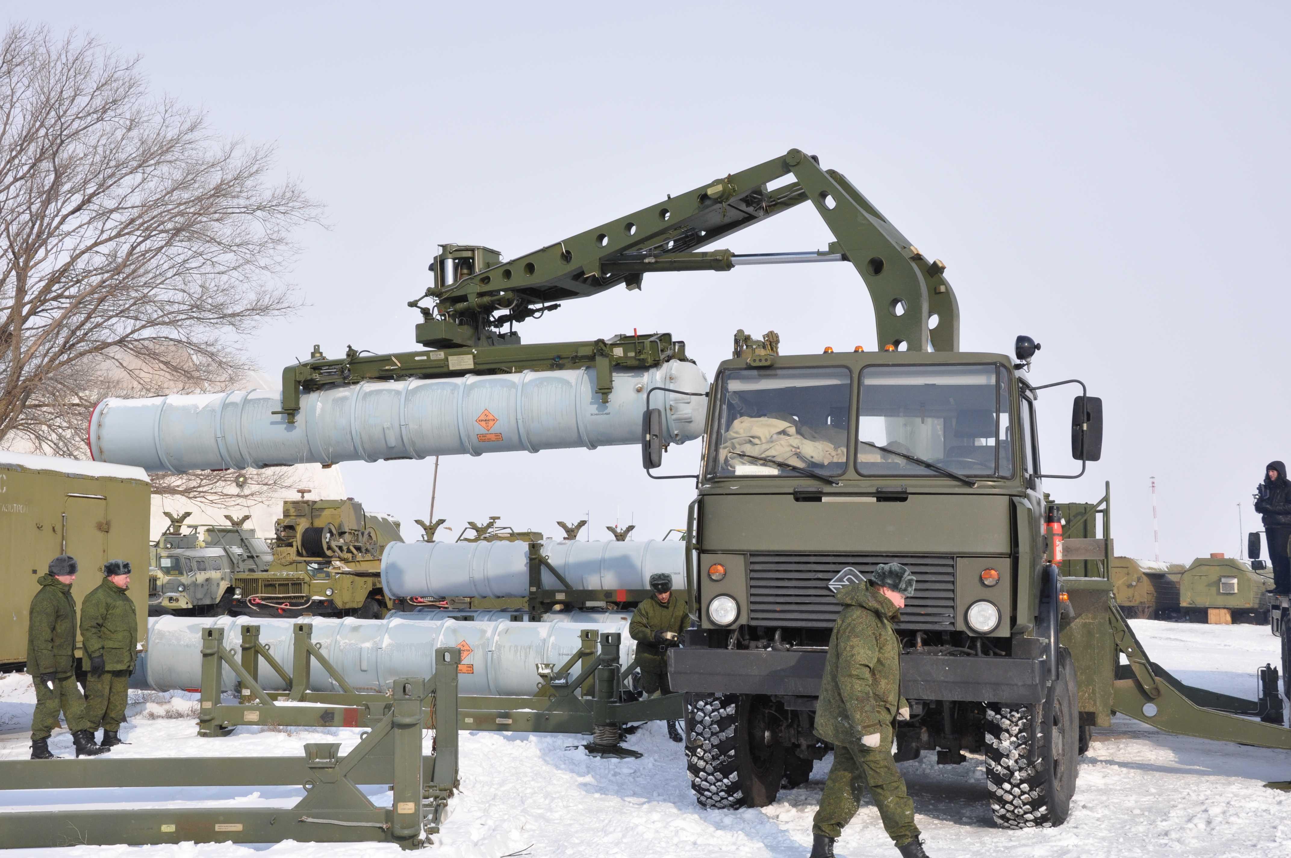 Заряжающая машина. С-400 Триумф. ЗМ 22т6. Заряжающая машина с 400. Заряжающая машина 22т6 на базе Урал.