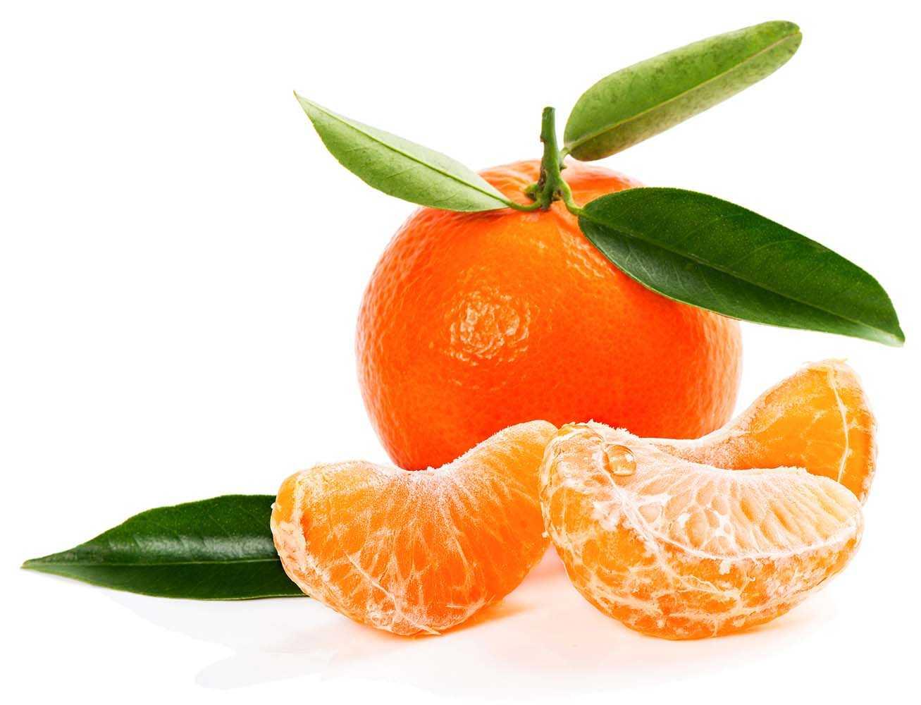 Mandarin. Мандарин Сацума. Satsuma фрукт. Мандарины. Мандарин на белом фоне.