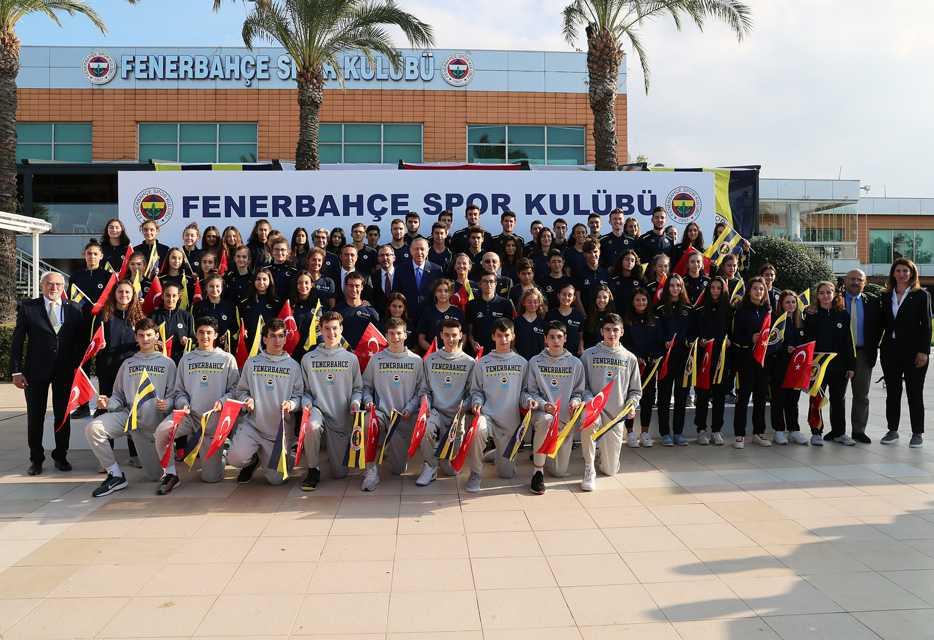 Cumhurba%C5%9Fkan%C4%B1+Erdo%C4%9Fan,+Fenerbah%C3%A7e+Divan+Kurulu+%C3%BCyesi+oldu+ve+kendisine+plaket+takdim+edildi