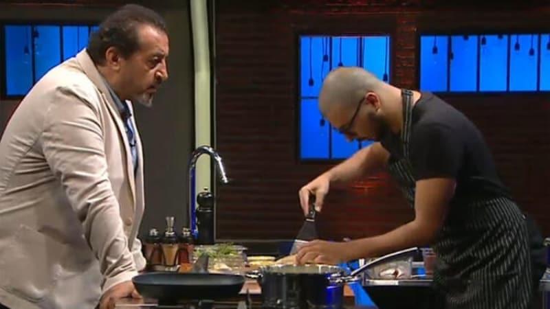 MasterChef%E2%80%99te+gergin+anlar%21;+%C4%B0arışmacı+Serhat,+Mehmet+%C4%B0al%C3%A7ınka%C4%B1a%E2%80%99%C4%B1ı+deli%C4%B1e+d%C3%B6nd%C3%BCrd%C3%BC