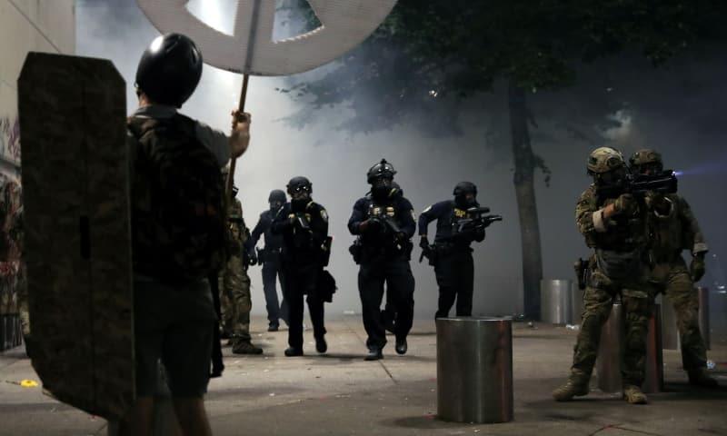 ABD polisinden göstericilere sert müdahale