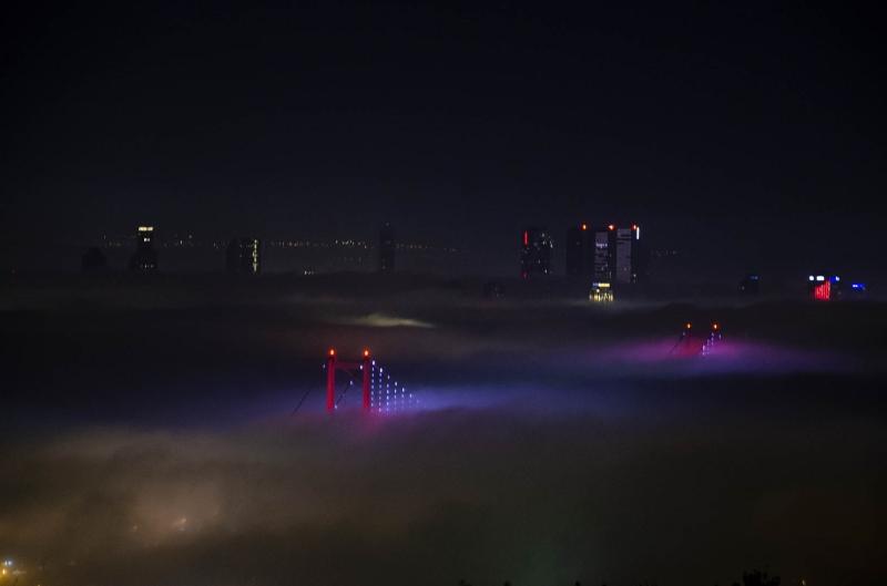 istanbul da etkisini gosteren sisli havadan etkileyici kareler yasam fotolari aksam