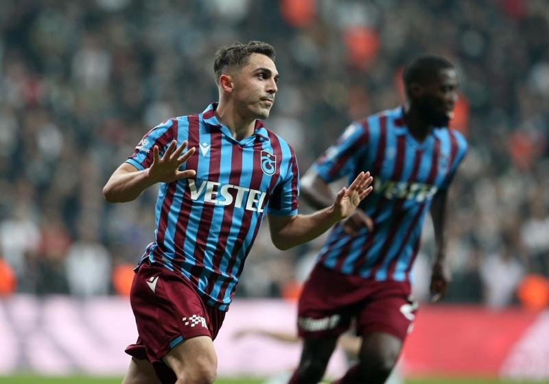 Her+yer+bordo-mavi%21;+Trabzon%E2%80%99da+Be%C5%9Fikta%C5%9F+galibiyeti+sonras%C4%B1+co%C5%9Fkulu+kutlama