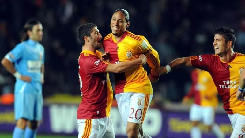 Galatasaray-Fenerbah%C3%A7e+derbilerine+damga+vuran+unutmu%C5%9F+olabilece%C4%9Finiz+futbolcular