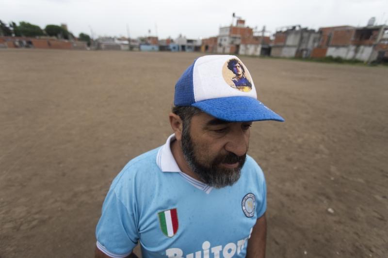 Maradona%E2%80%99n%C4%B1n+heykeli,+%C3%B6l%C3%BCm%C3%BCn%C3%BCn+birinci+y%C4%B1l%C4%B1nda+Napoli%E2%80%99de+dikildi