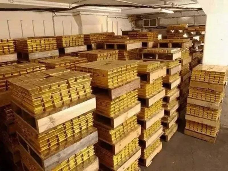 8 тонн в рублях. Форт Нокс США хранилище золота. Золото слитки США Форт Нокс. Склад золота. Складирование слитков золота.