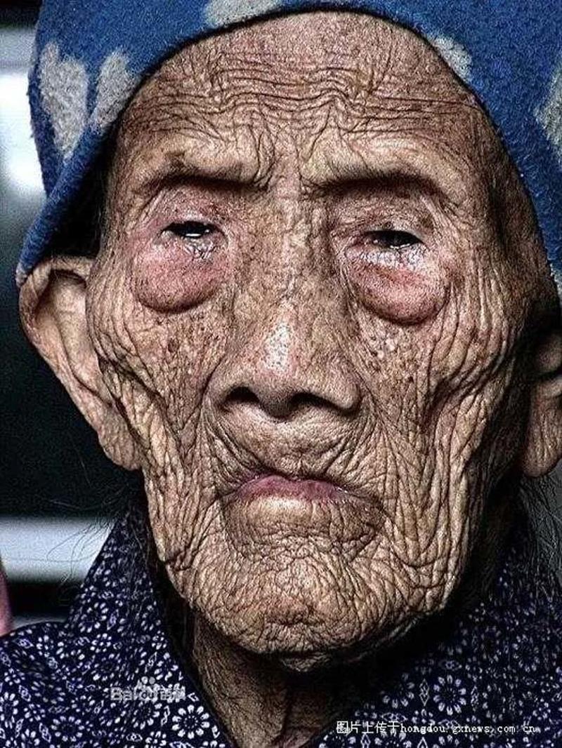 256 лет. Китаец ли Цинъюнь. Ли Цинъюнь долгожитель прожил 256. Ли Чинг-Юн долгожитель. Девочка с лицом старика.