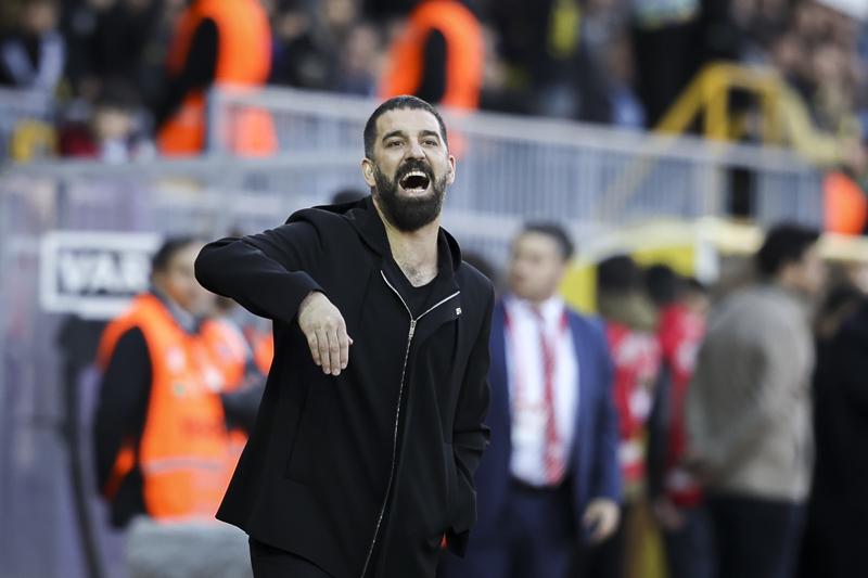 Arda+Turan,+%C4%B0spanya+bas%C4%B1n%C4%B1na+konu%C5%9Ftu%21;+%E2%80%99%E2%80%99Hayallerim+hi%C3%A7+de%C4%9Fi%C5%9Fmedi%E2%80%99%E2%80%99