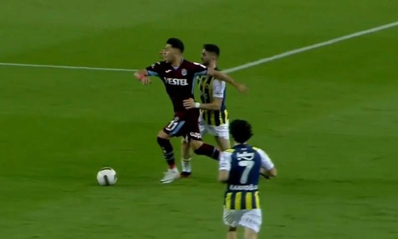 Fenerbah%C3%A7e-Trabzonspor+ma%C3%A7%C4%B1n%C4%B1+de%C4%9Ferlendirdiler%21;+%C4%B0%C5%9Fte+tart%C4%B1%C5%9Fmal%C4%B1+t%C3%BCm+pozisyonlar...