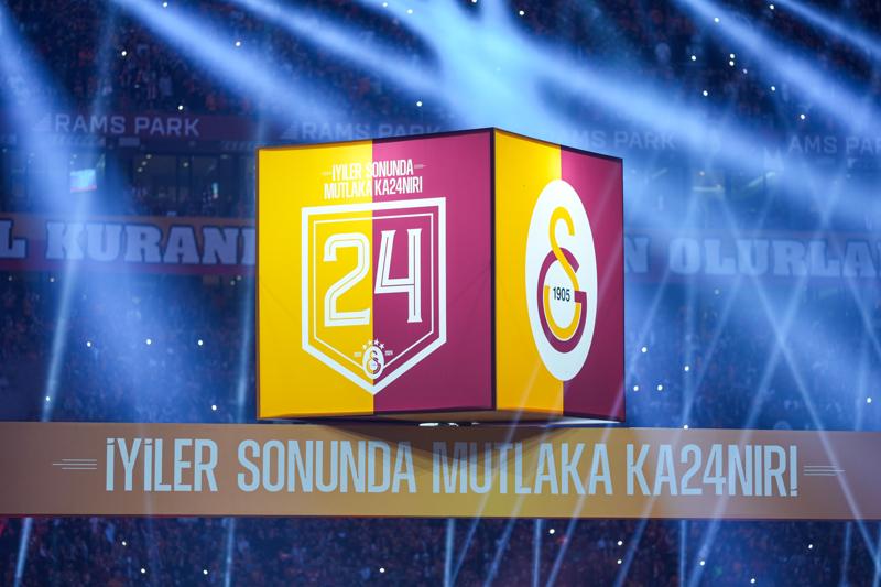 %C5%9Eampiyon+Galatasaray+kupas%C4%B1na+kavu%C5%9Ftu%21;+%C4%B0%C5%9Fte+kupa+t%C3%B6reninden+kareler