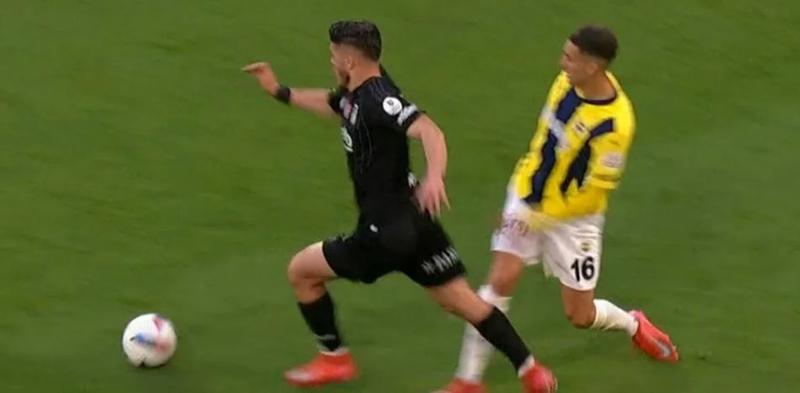 Fenerbah%C3%A7e-Be%C5%9Fikta%C5%9F+derbisini+de%C4%9Ferlendirdiler%21;+%C4%B0%C5%9Fte+tart%C4%B1%C5%9Fmal%C4%B1+t%C3%BCm+pozisyonlar...