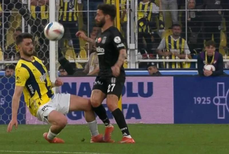 Fenerbah%C3%A7e-Be%C5%9Fikta%C5%9F+derbisini+de%C4%9Ferlendirdiler%21;+%C4%B0%C5%9Fte+tart%C4%B1%C5%9Fmal%C4%B1+t%C3%BCm+pozisyonlar...
