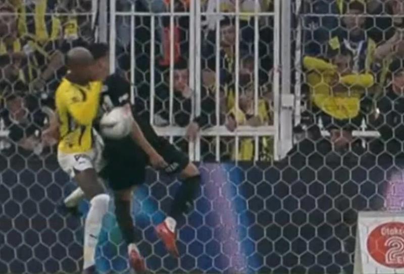 Fenerbah%C3%A7e-Be%C5%9Fikta%C5%9F+derbisini+de%C4%9Ferlendirdiler%21;+%C4%B0%C5%9Fte+tart%C4%B1%C5%9Fmal%C4%B1+t%C3%BCm+pozisyonlar...
