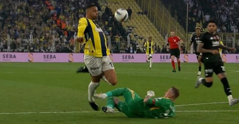 Fenerbah%C3%A7e-Be%C5%9Fikta%C5%9F+derbisini+de%C4%9Ferlendirdiler%21;+%C4%B0%C5%9Fte+tart%C4%B1%C5%9Fmal%C4%B1+t%C3%BCm+pozisyonlar...
