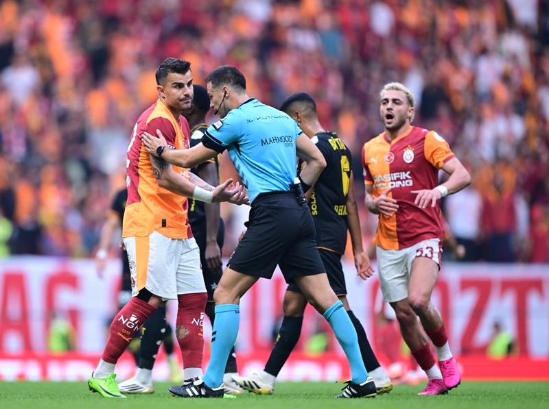 %E2%80%99%E2%80%99%C4%B0lk+faul%C3%BC+Victor+Osimhen+yap%C4%B1yor%21;%E2%80%99%E2%80%99+Galatasaray-G%C3%B6ztepe+ma%C3%A7%C4%B1ndaki+o+pozisyonu+de%C4%9Ferlendirdiler
