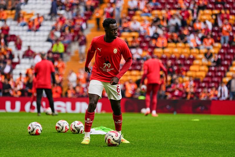 %E2%80%99%E2%80%99%C4%B0lk+faul%C3%BC+Victor+Osimhen+yap%C4%B1yor%21;%E2%80%99%E2%80%99+Galatasaray-G%C3%B6ztepe+ma%C3%A7%C4%B1ndaki+o+pozisyonu+de%C4%9Ferlendirdiler