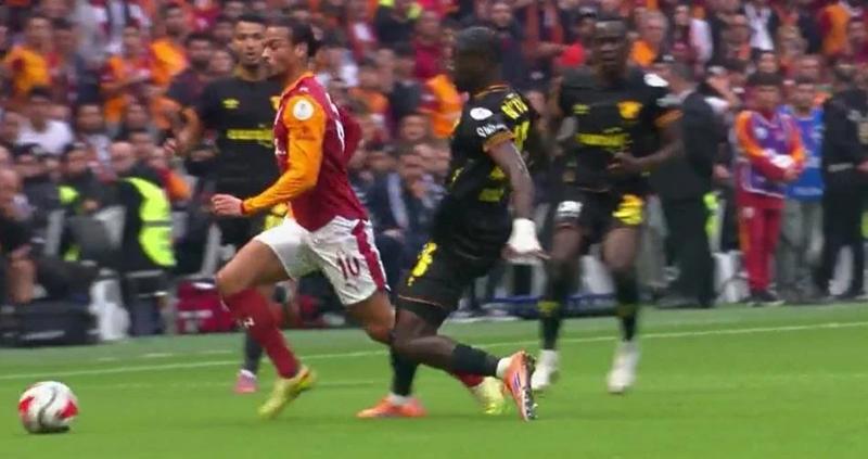 %E2%80%99%E2%80%99%C4%B0lk+faul%C3%BC+Victor+Osimhen+yap%C4%B1yor%21;%E2%80%99%E2%80%99+Galatasaray-G%C3%B6ztepe+ma%C3%A7%C4%B1ndaki+o+pozisyonu+de%C4%9Ferlendirdiler