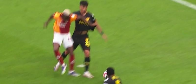 %E2%80%99%E2%80%99%C4%B0lk+faul%C3%BC+Victor+Osimhen+yap%C4%B1yor%21;%E2%80%99%E2%80%99+Galatasaray-G%C3%B6ztepe+ma%C3%A7%C4%B1ndaki+o+pozisyonu+de%C4%9Ferlendirdiler