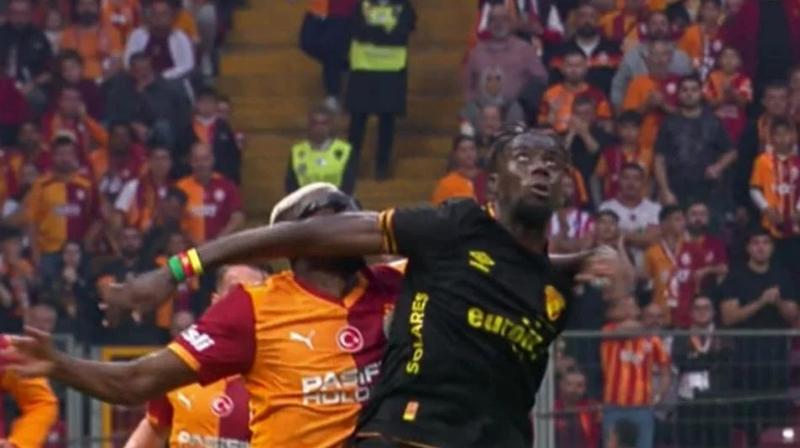%E2%80%99%E2%80%99%C4%B0lk+faul%C3%BC+Victor+Osimhen+yap%C4%B1yor%21;%E2%80%99%E2%80%99+Galatasaray-G%C3%B6ztepe+ma%C3%A7%C4%B1ndaki+o+pozisyonu+de%C4%9Ferlendirdiler