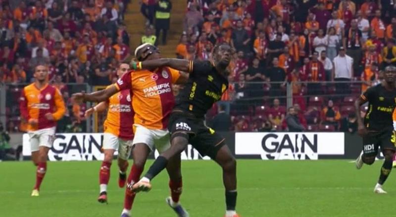 %E2%80%99%E2%80%99%C4%B0lk+faul%C3%BC+Victor+Osimhen+yap%C4%B1yor%21;%E2%80%99%E2%80%99+Galatasaray-G%C3%B6ztepe+ma%C3%A7%C4%B1ndaki+o+pozisyonu+de%C4%9Ferlendirdiler