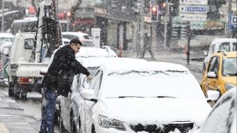 Ankara'da kar ya���� etkili oldu