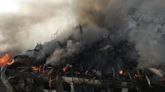 El Halil kentinde fabrika yangını
