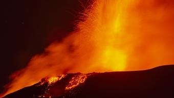 Etna Yanarda'nda volkanik hareketlilik sryor! te o anlar