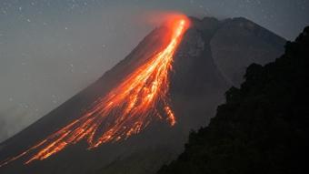 Merapi Yanarda'nda volkanik hareketlilik! Kl bulutlar ve lav akntlar olumaya devam ediyor