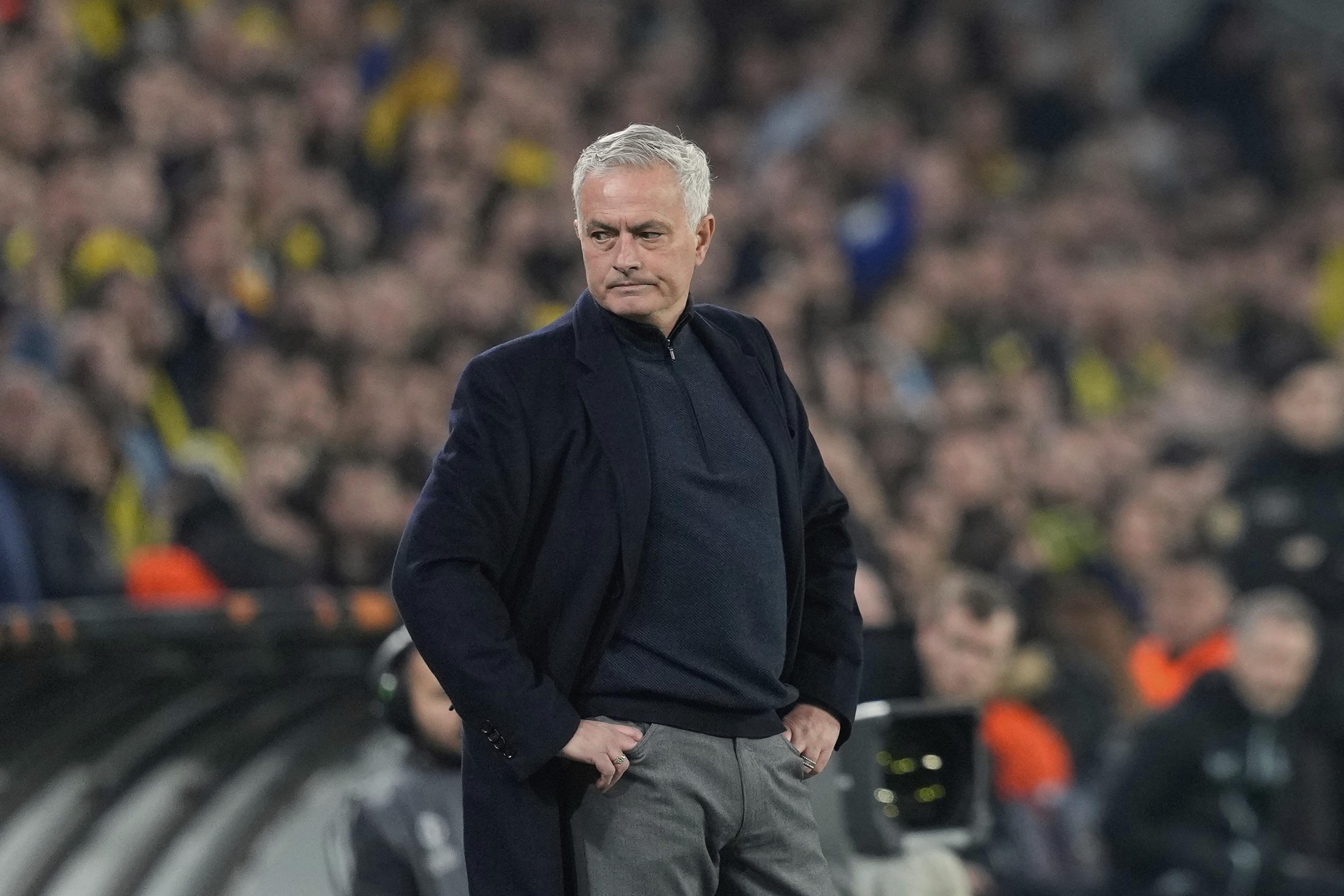 D�nya, Jose Mourinho'nun Fenerbah�e'den ayr�l���n� konu�uyor! 'T�rkiye'den bomba haber'