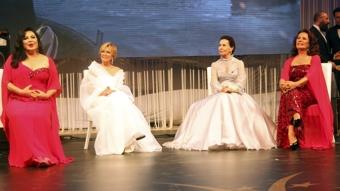 B�y�k vefas�zl�k! Fatma Girik'in mezar� ba��ndaki anma t�renine sadece...