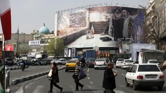 ABD ve �srail'e g�zda��! Tahran sokaklar�na as�ld�