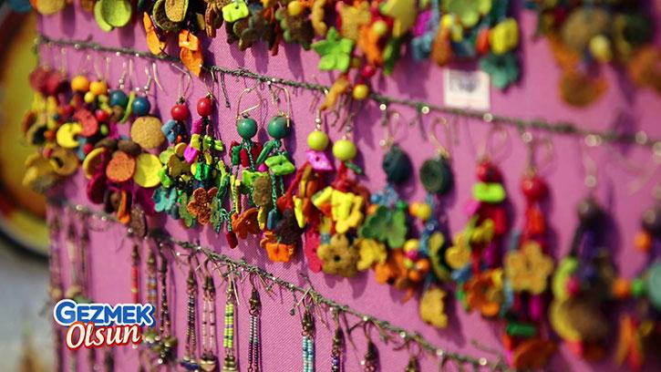 Ayakkabıdan takıya tokaya her şey burada: Halep Pasajı'ndayız