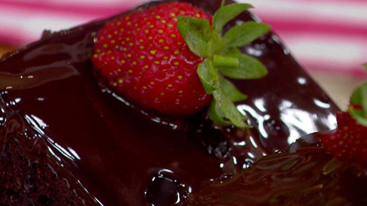 Çikolata Soslu Kek Tarifi