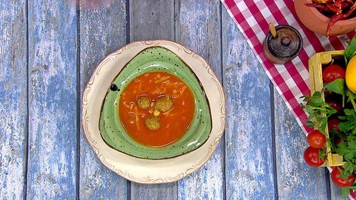 Tarhana Köfteli Çorba Nasıl Yapılır?