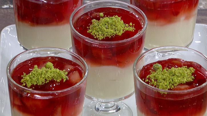 Çilek Jöleli Tatlı Tarifi 