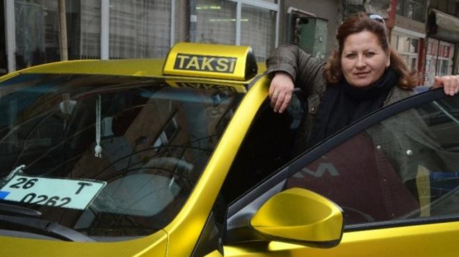 Elinin hamuruyla erkeklerin bile zorlandığı işlerin üstesinden geliyor