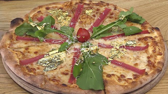 Altınlı pizza görenleri şaşırtıyor