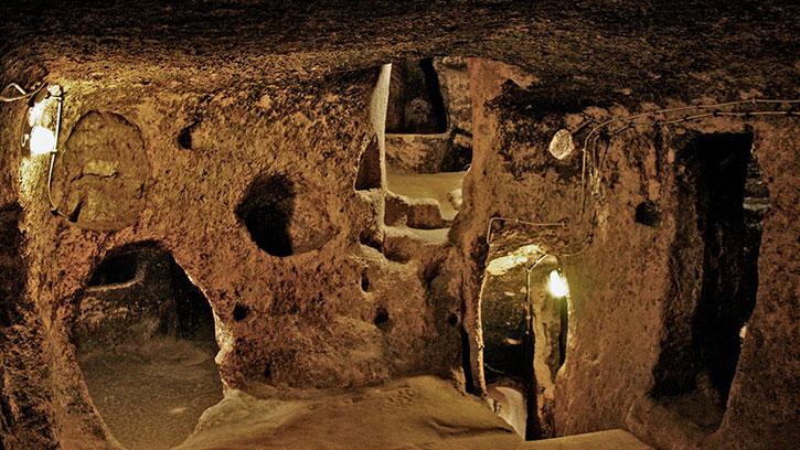 Dünyanın İlk Akıl Hastanesi: Aya Maryeros 