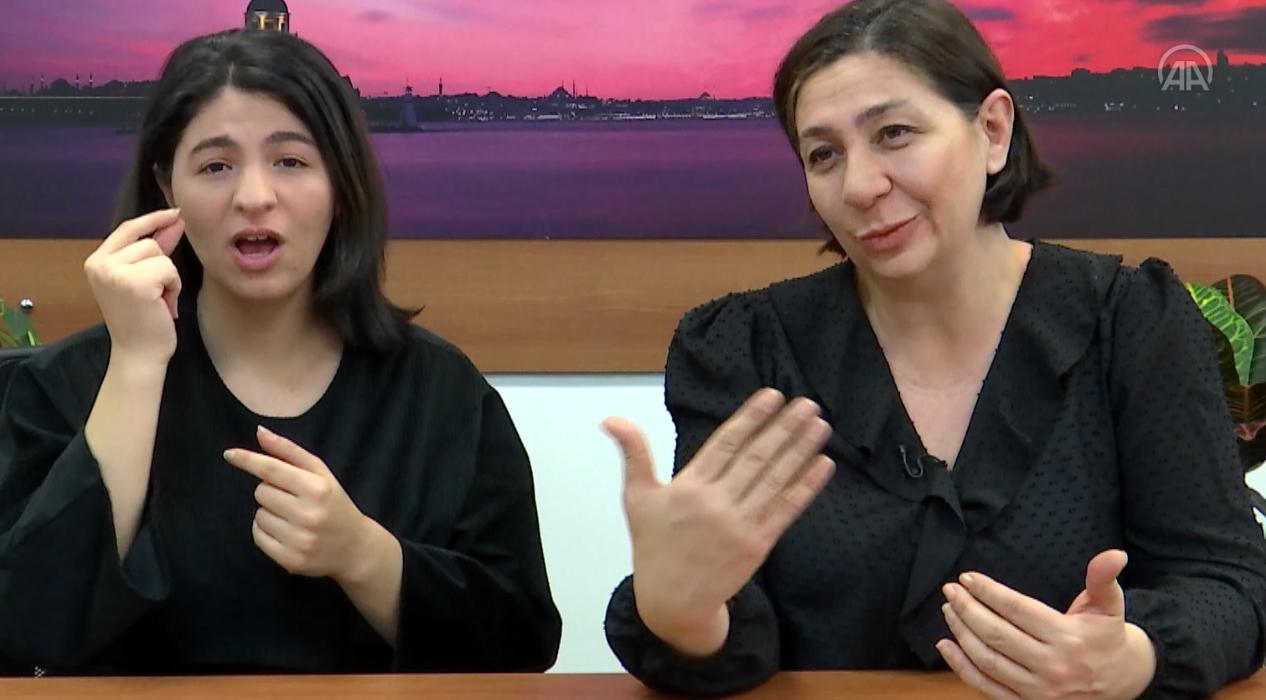 dogustan kazandigi meslegiyle isitme engellilere tercumanlik yapiyor video